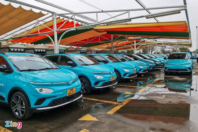 hang taxi dien,  Vingroup,  Pham Nhat Vuong anh 1