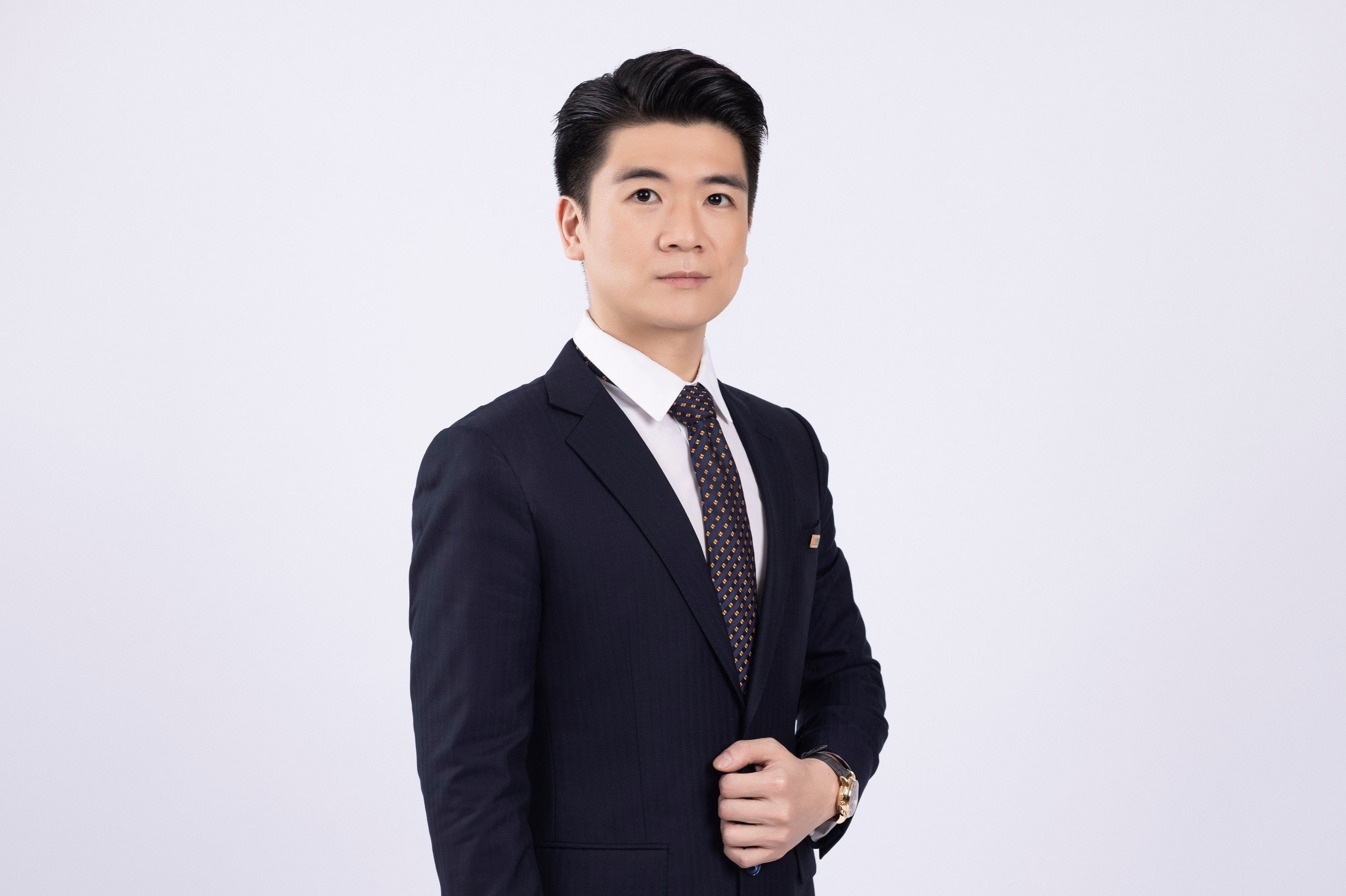 Con trai bau Hien lam Pho chu tich SHB hinh anh