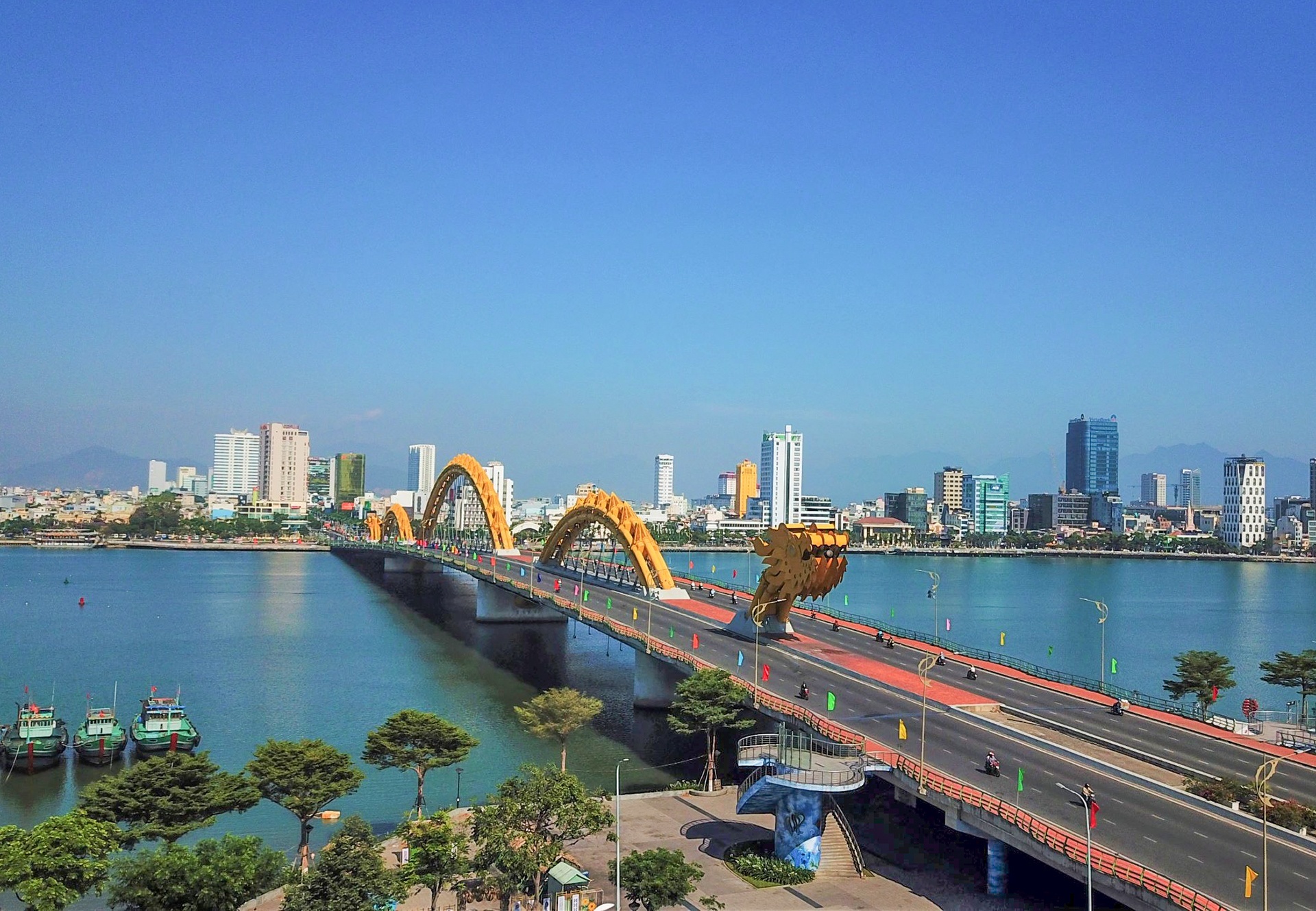 Nhieu khach san tram ty bi rao ban o at o Da Nang do dong tien gap kho hinh anh