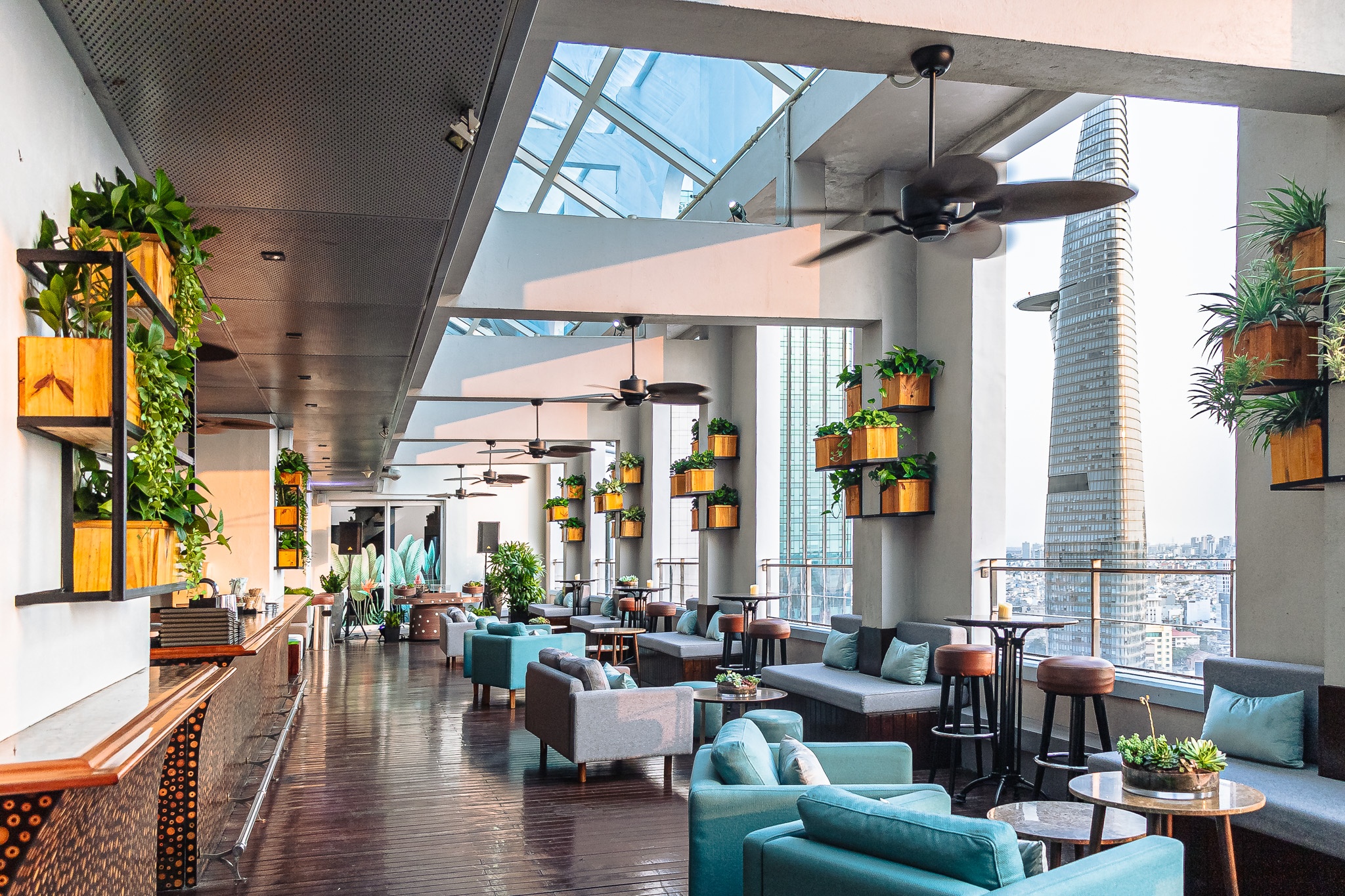 Khach san cao cap o TP.HCM vang khach dip le 30/4 hinh anh