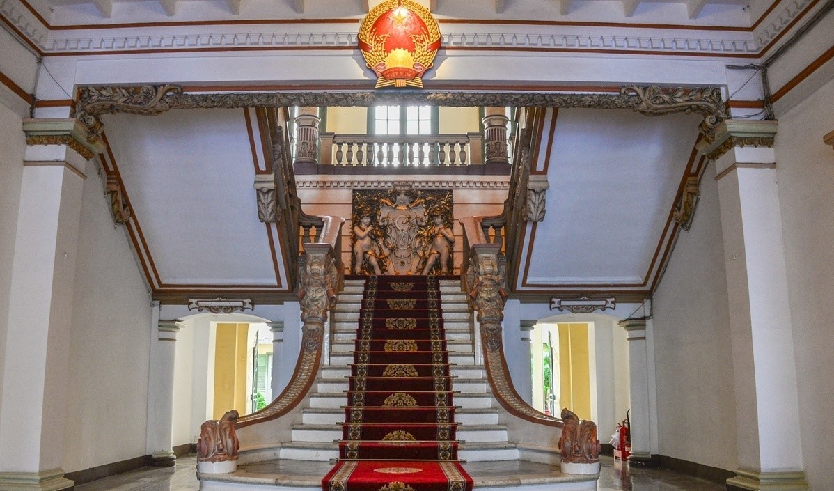 Tam ngung dang ky tham quan tru so 110 tuoi HDND va UBND TP.HCM hinh anh