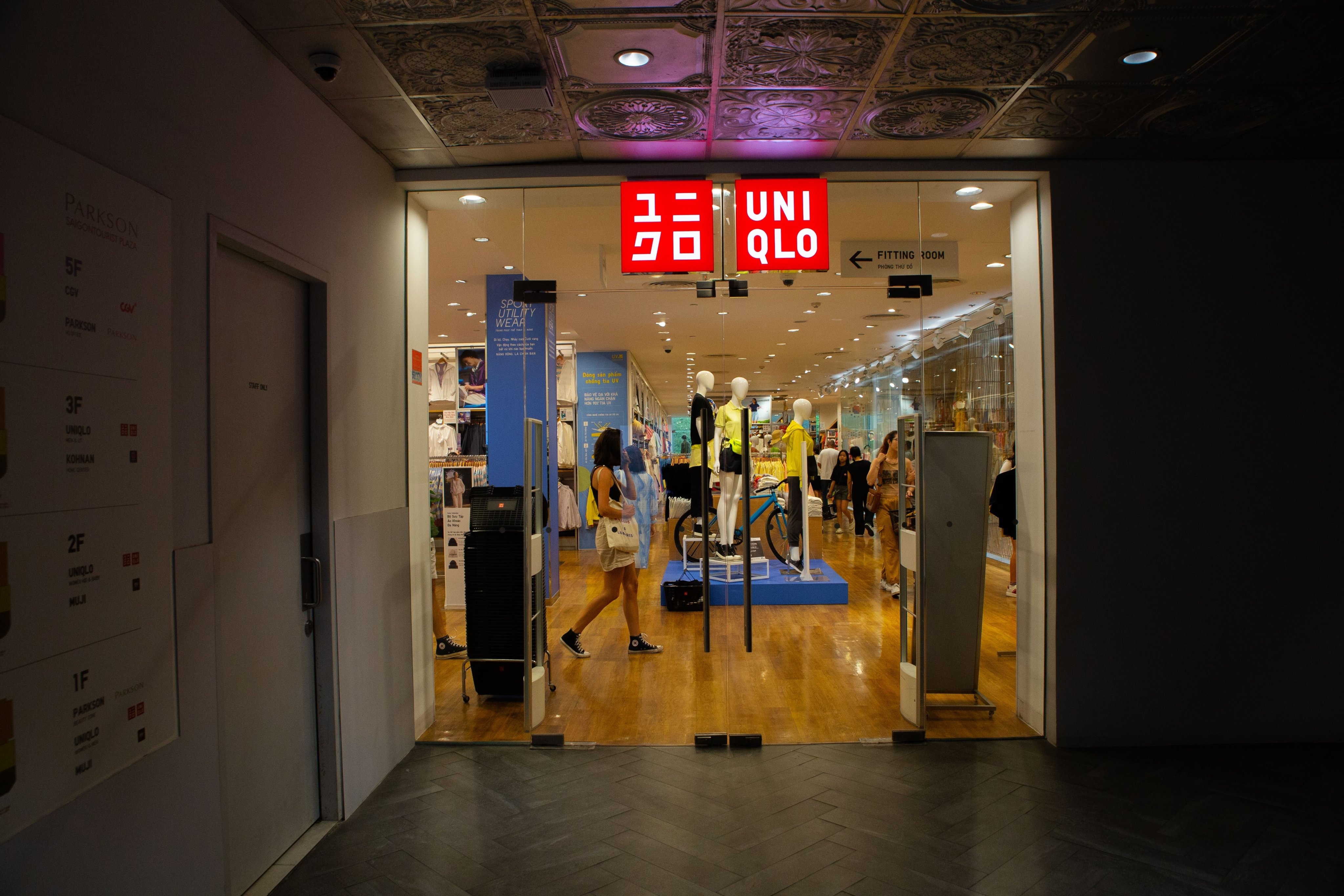 Muji,  UNIQLO,  vang ve anh 3