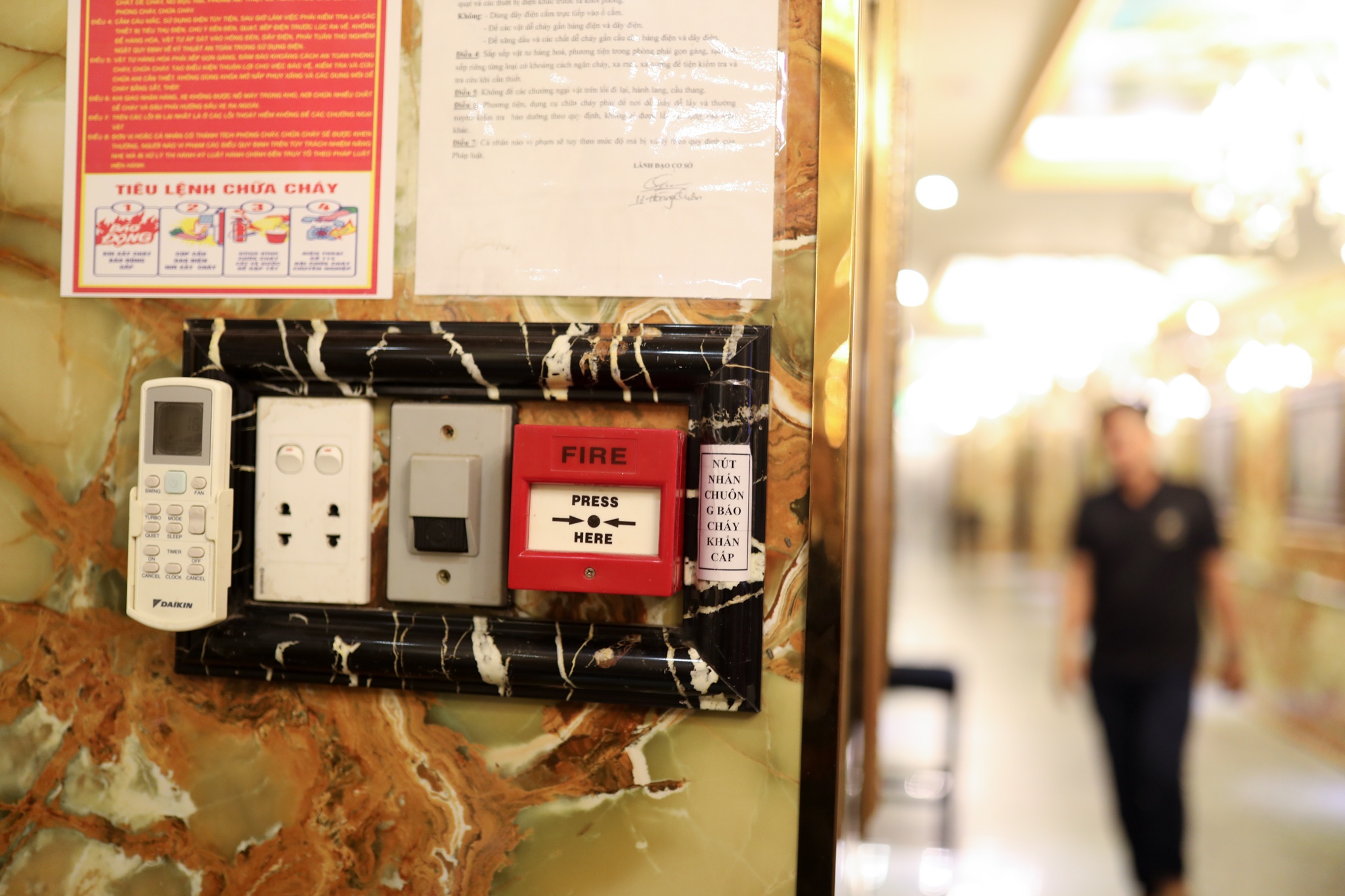 mo cua,  PCCC,  chay anh 8