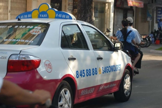 Hang taxi noi gi ve viec bi Saigontourist khoi kien hinh anh