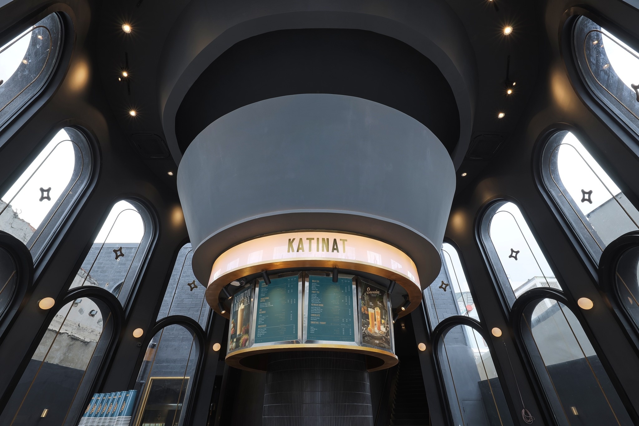 Katinat vuot Starbucks ve muc do quan tam tren mang xa hoi hinh anh