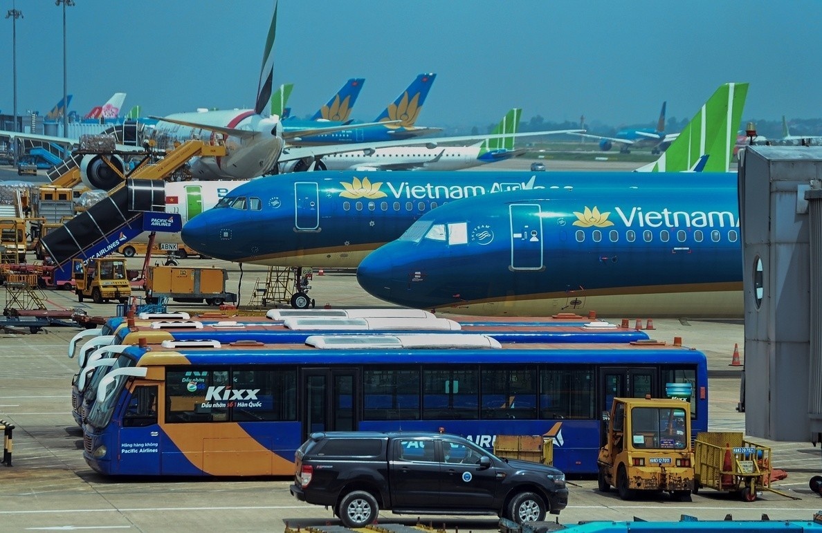 May bay lien tuc can dinh, hang khong yeu cau kiem soat vat the la hinh anh