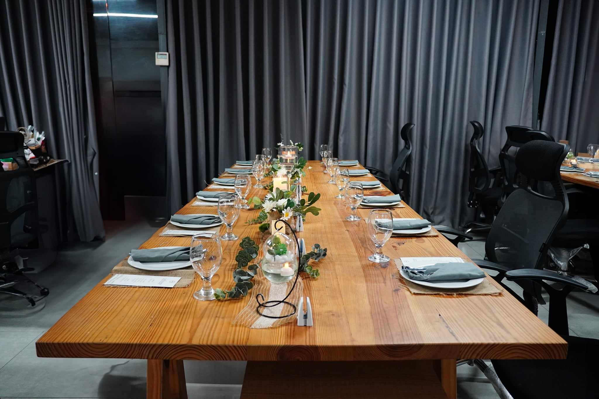 tiec tung,  Tat nien,  cuoi nam anh 1