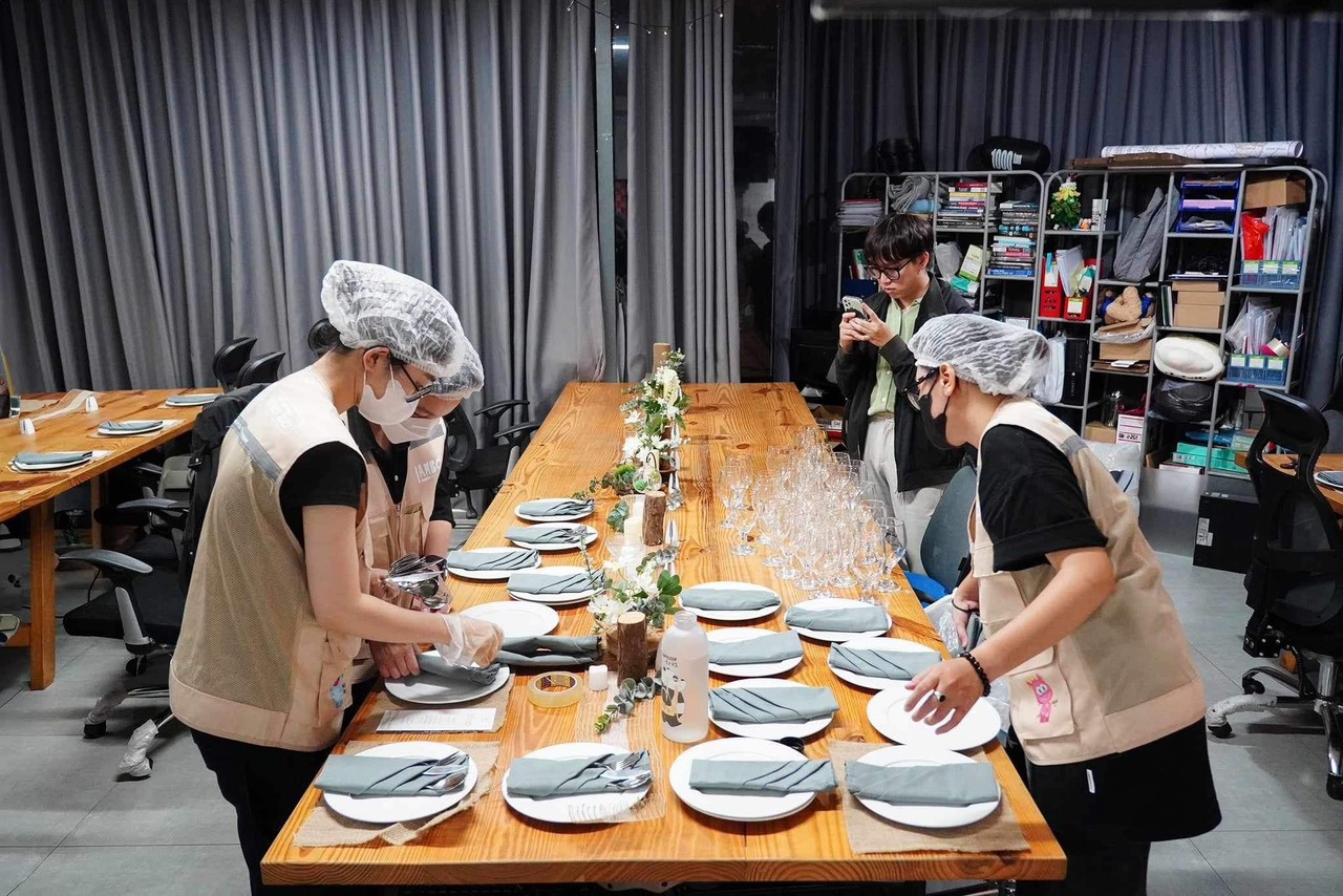 Doanh nghiep 'that lung buoc bung' to chuc YEP ngay tai van phong hinh anh