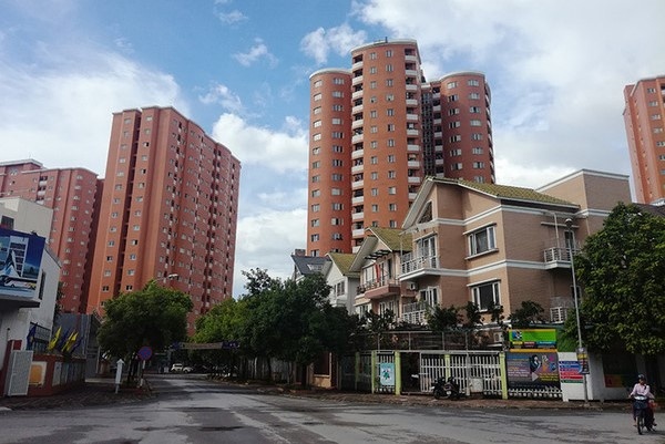 Biet thu e 2 nam truoc nay duoc ngan hang rao ban tang gia 80% hinh anh