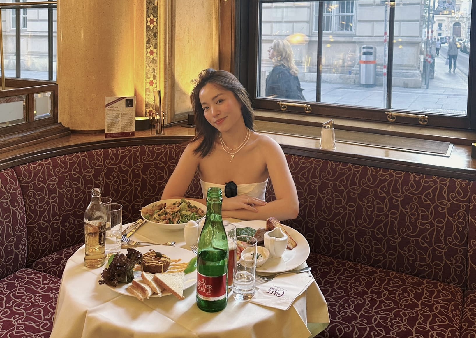 Khach Viet di du lich ngau hung, tin vao review tren mang hinh anh