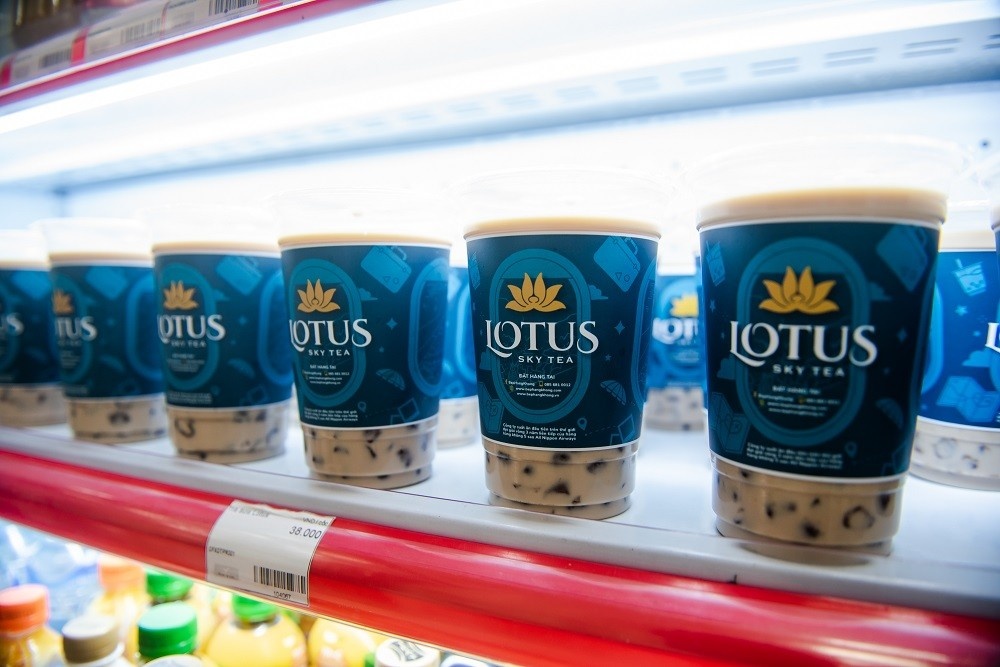 Cong ty ban suat an, tra sua tren may bay lai dam hinh anh