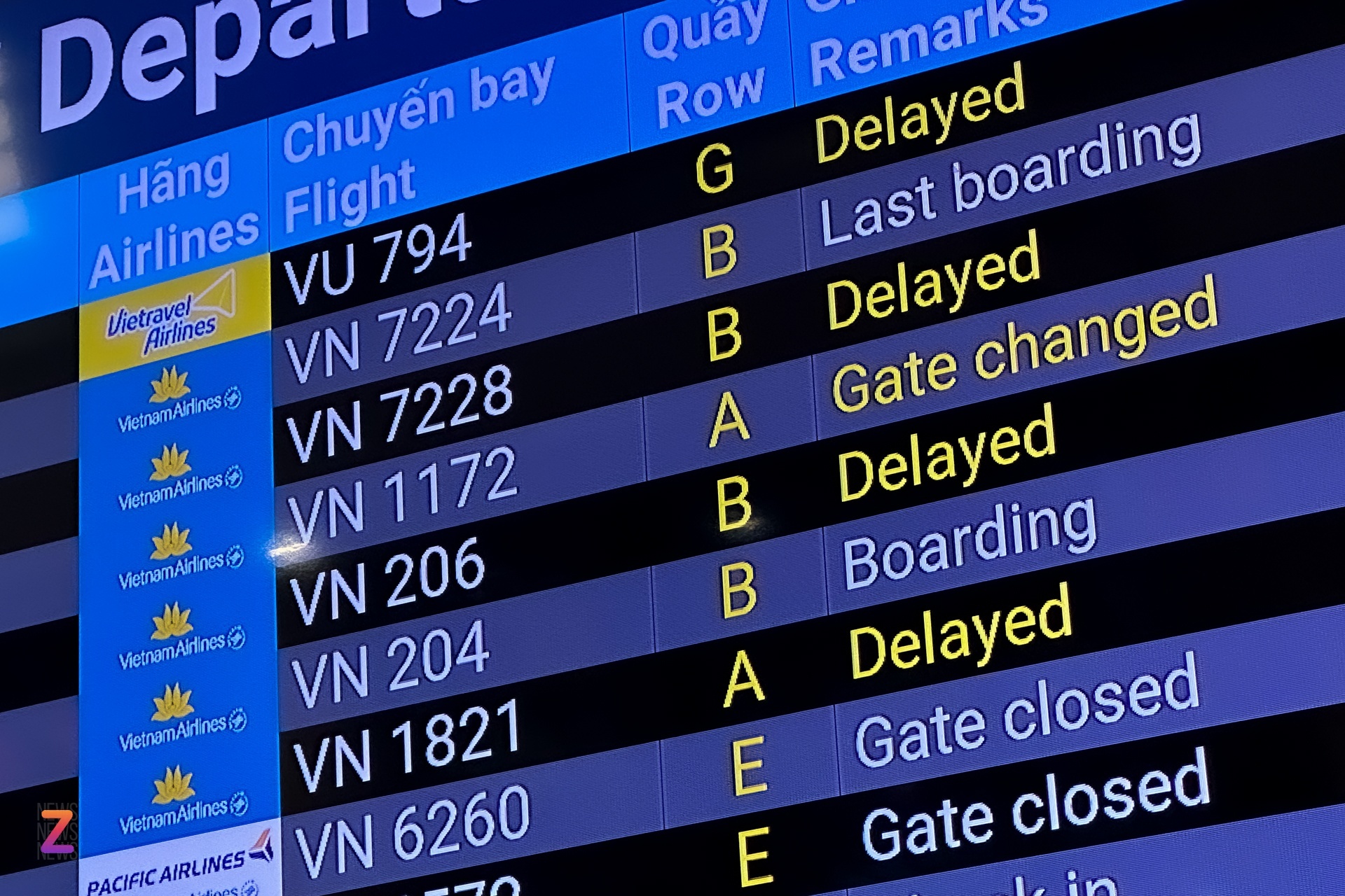 Gan 660 chuyen bay tre gio o Tan Son Nhat hinh anh