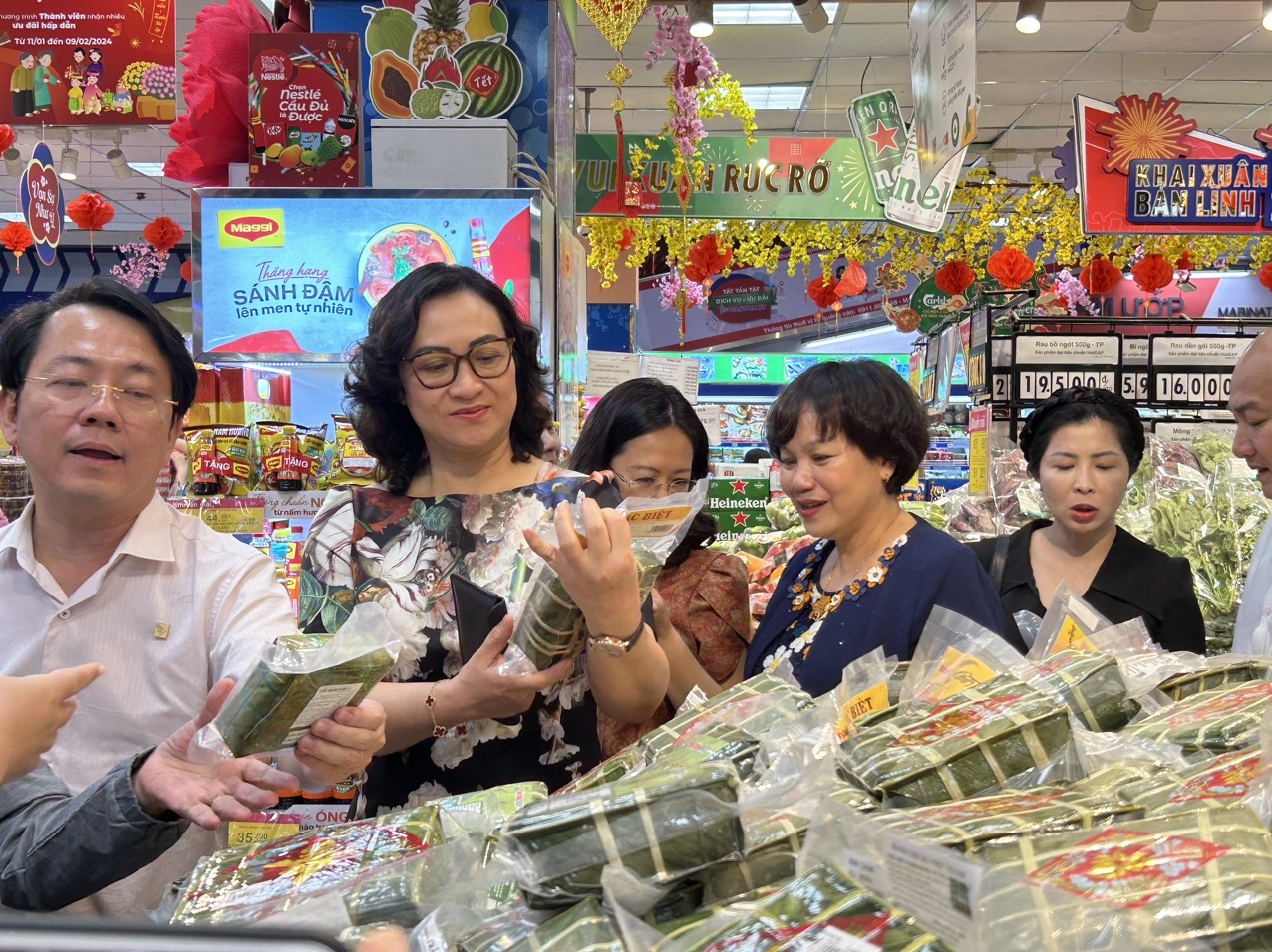 Doanh nghiep TP.HCM danh hon 8.500 ty dong chuan bi hang Tet binh on hinh anh