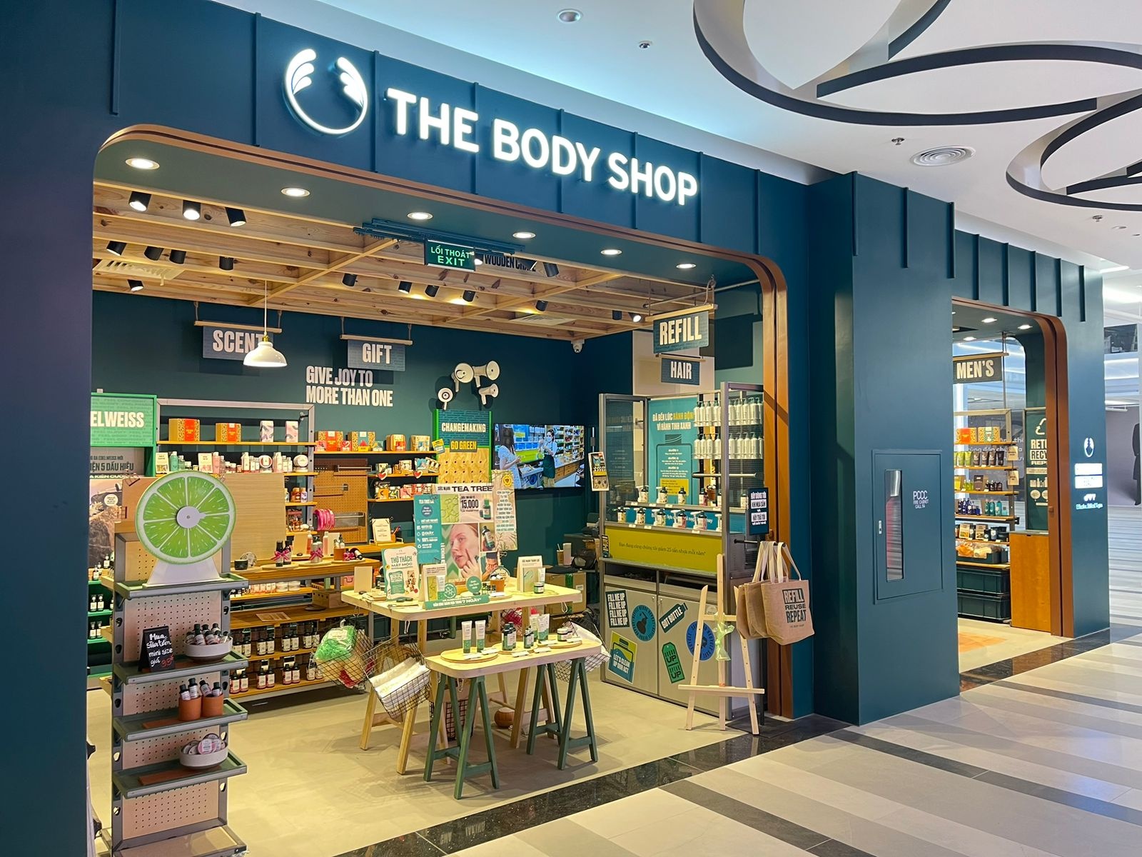 So phan The Body Shop Viet Nam khi hang pha san tai Anh hinh anh