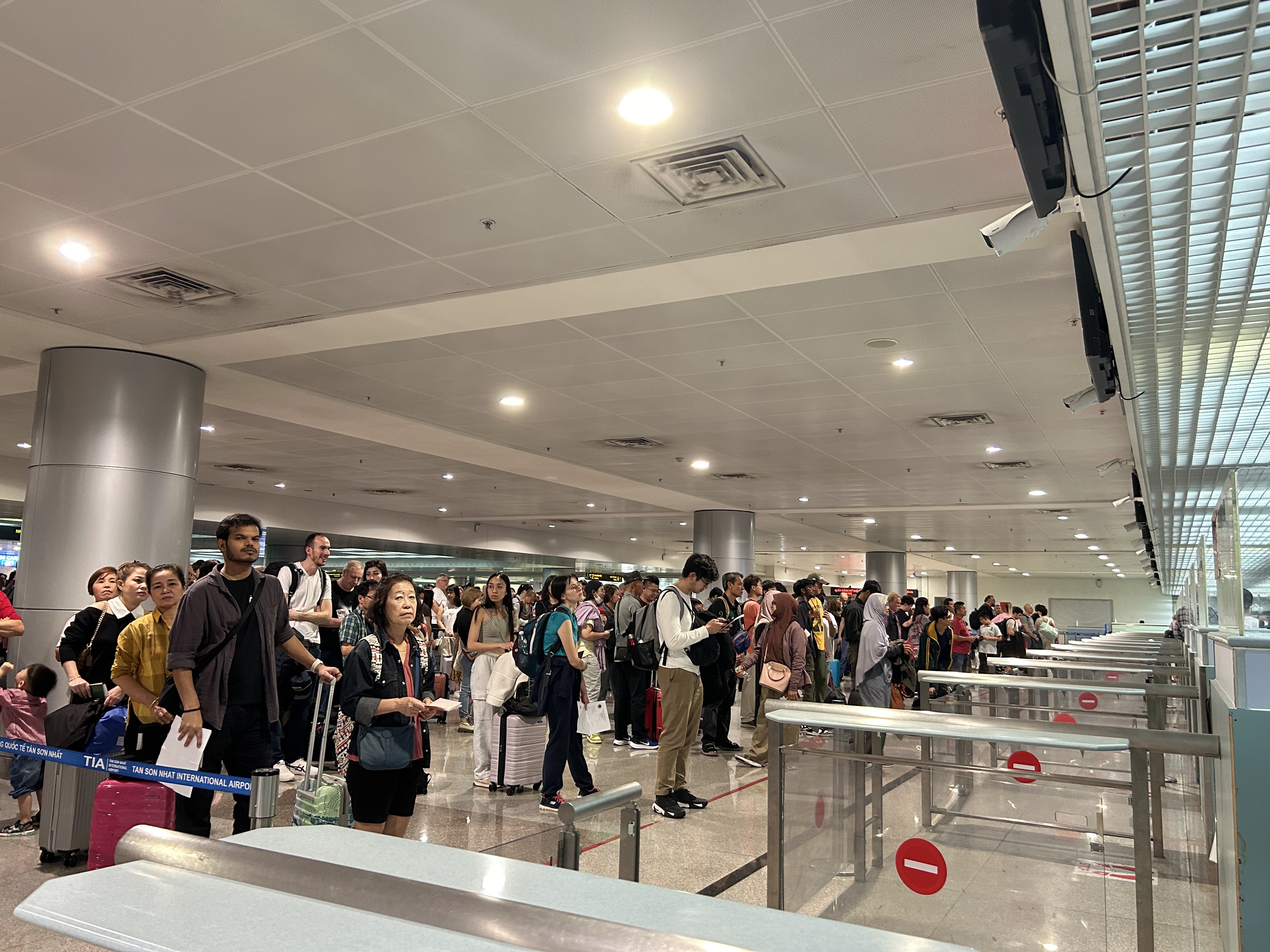 xuat canh,  san bay,  Tan Son Nhat anh 1