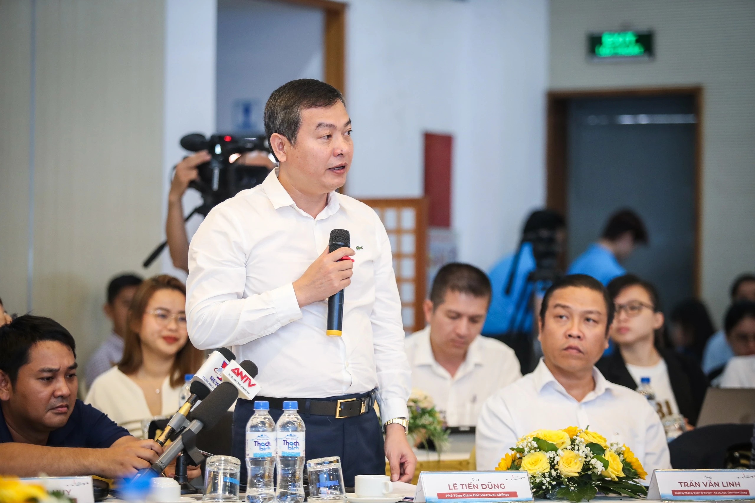 Hang bay than kho thue them may bay hinh anh