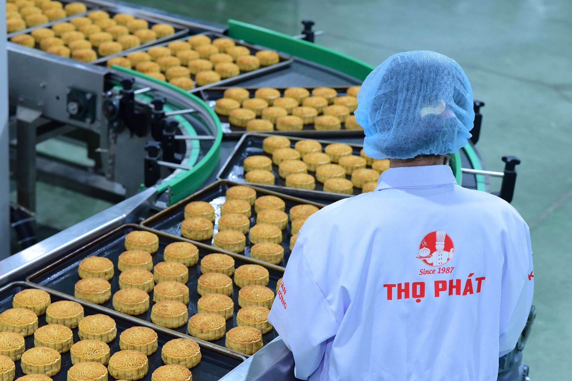 Tho Phat lan dau ban banh Trung thu truyen thong hinh anh