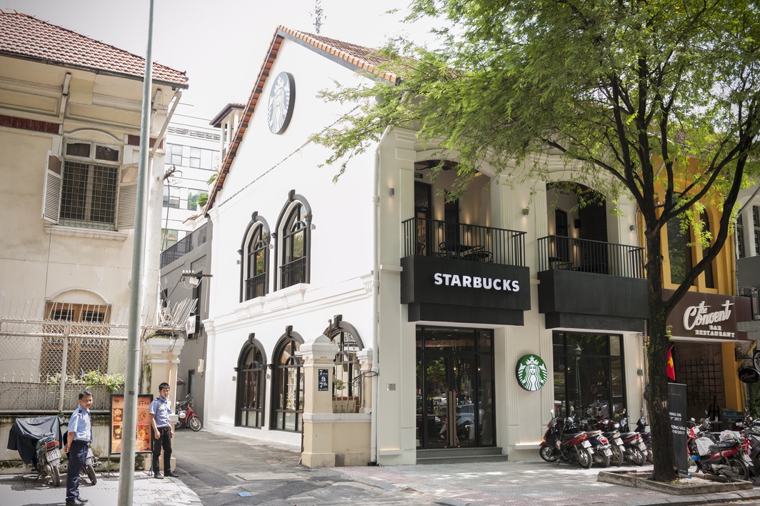 Dong cua Starbucks Reserve dau tien ngay trung tam quan 1, TP.HCM hinh anh