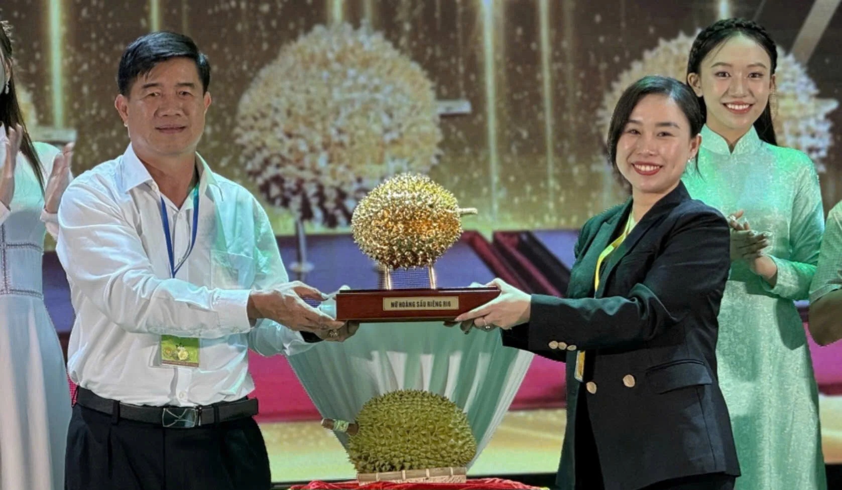 Nu doanh nhan chi 1,4 ty dong mua 1 qua sau rieng o Dak Lak hinh anh