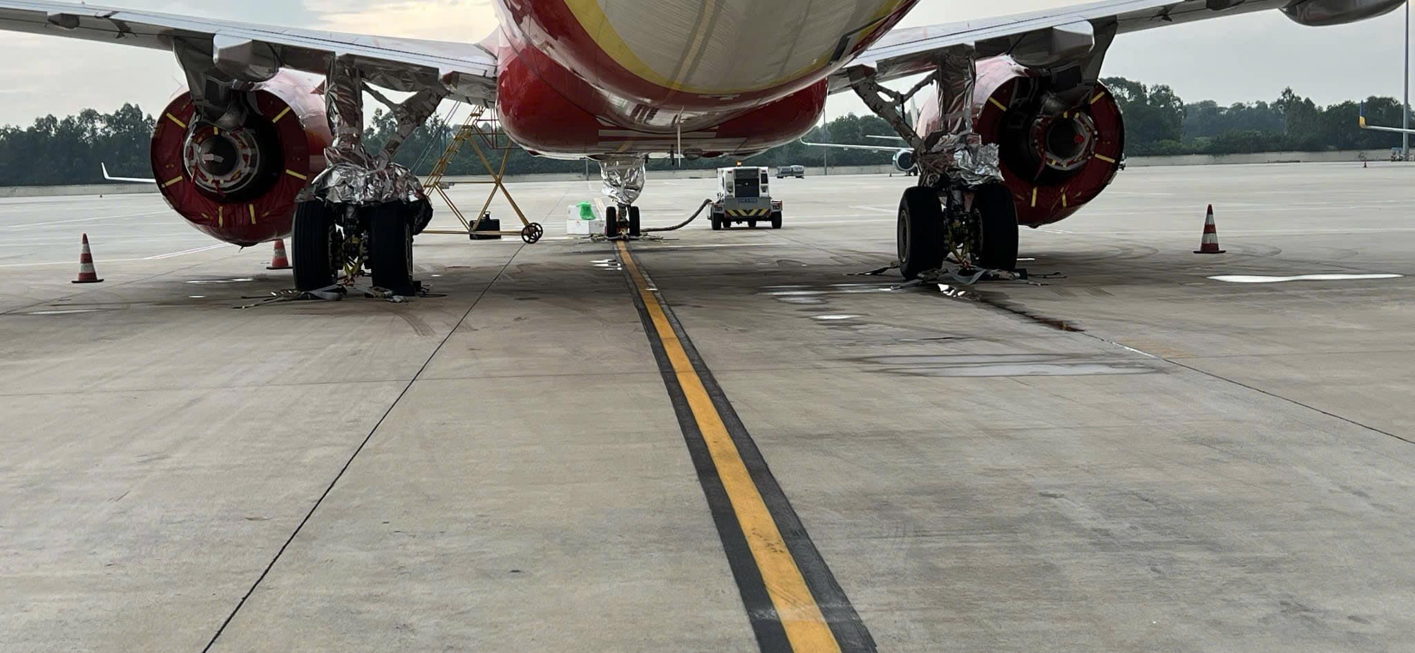 Chang neo de bao ve may bay o Noi Bai truoc bao Yagi hinh anh