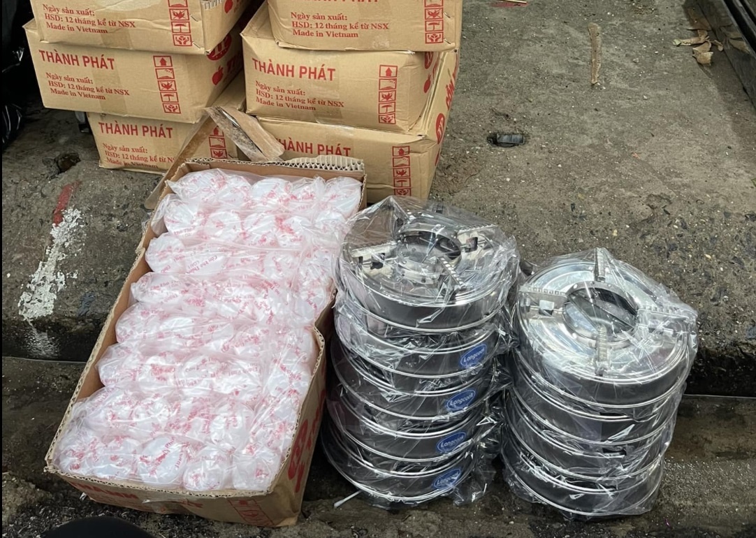 So ngap lut mat dien, dan Ha Noi hoi ha sam bep gas mini, tau bep con hinh anh