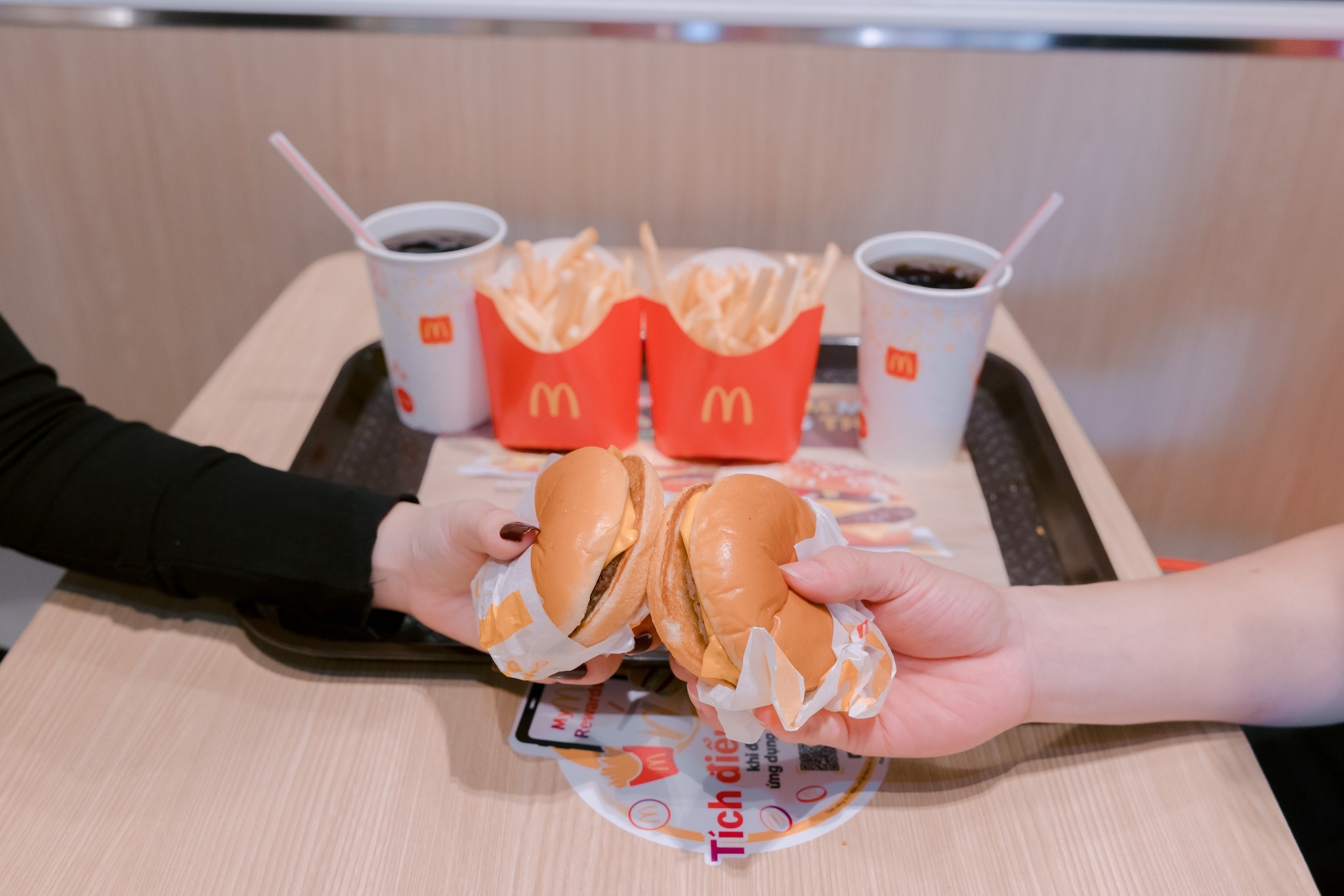 Vi sao McDonald's dong cua hang Ben Thanh? hinh anh