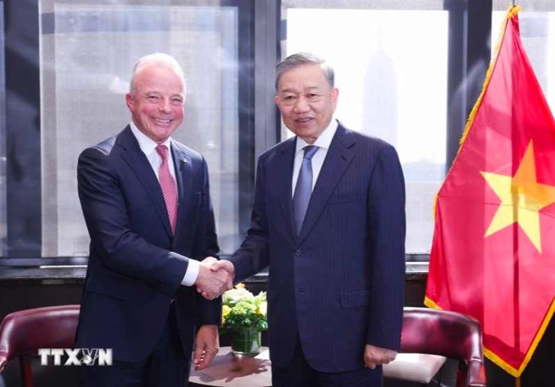 Tong Bi thu de nghi Boeing dau tu nha may linh kien tai Viet Nam hinh anh