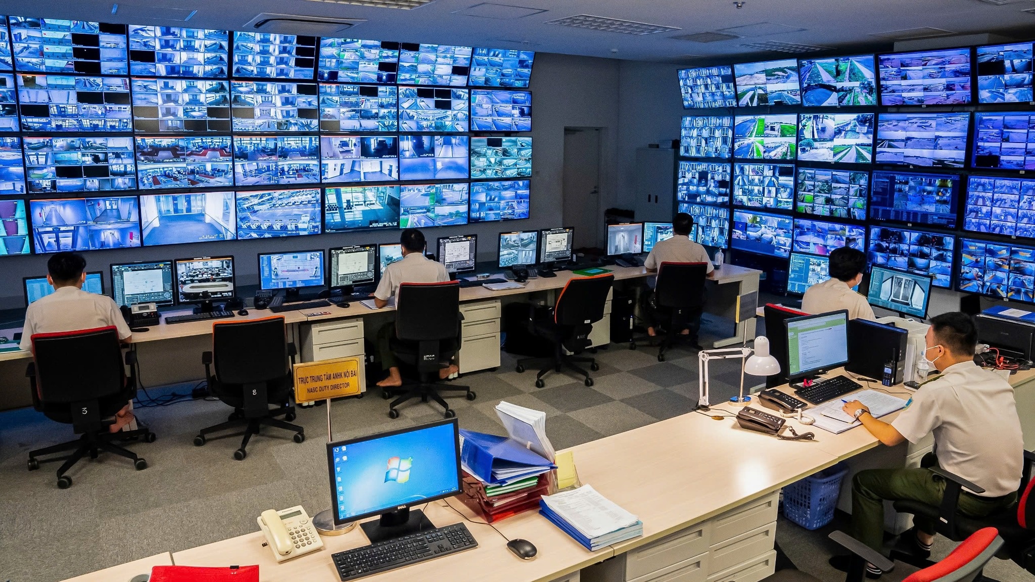 Khach lam roi dong ho Rolex o Noi Bai hinh anh