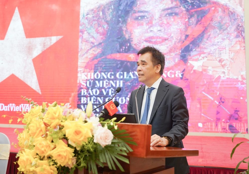 Dinh Ba Thanh,  DatViet VAC,  quang cao anh 1