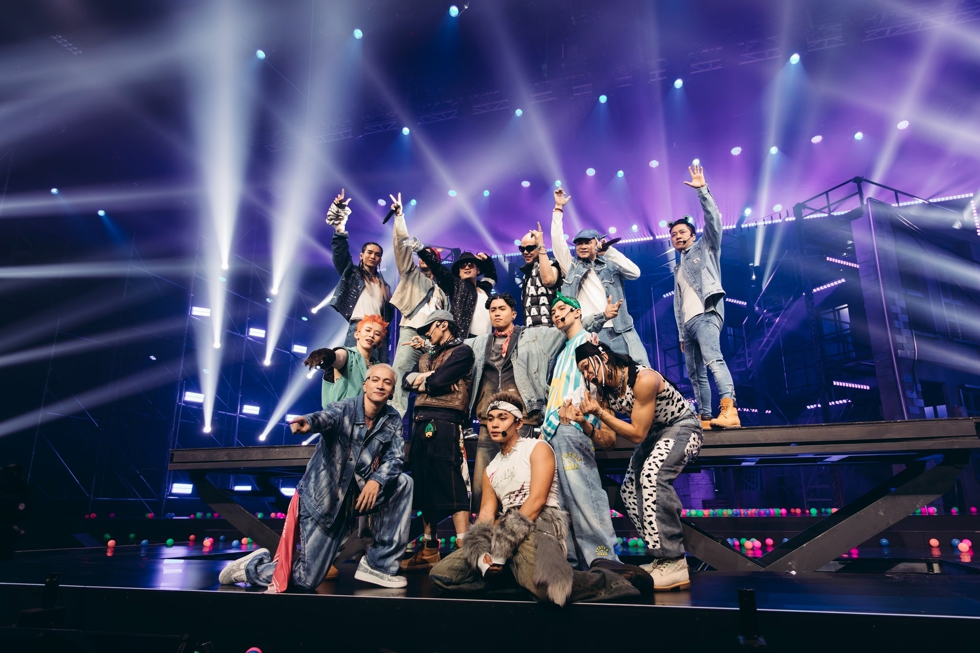 2 thap ky truan chuyen cua nha san xuat 'Anh trai vuot ngan chong gai' hinh anh