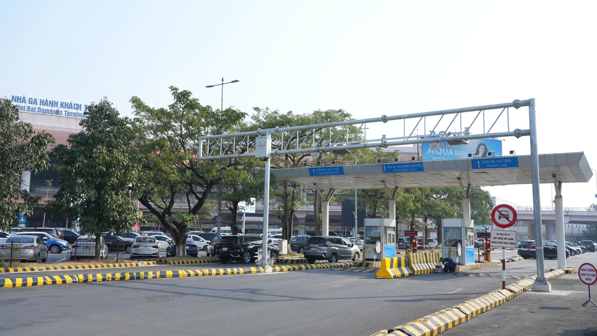 San bay Noi Bai chinh thuc thu phi khong dung tai tat ca loi vao hinh anh