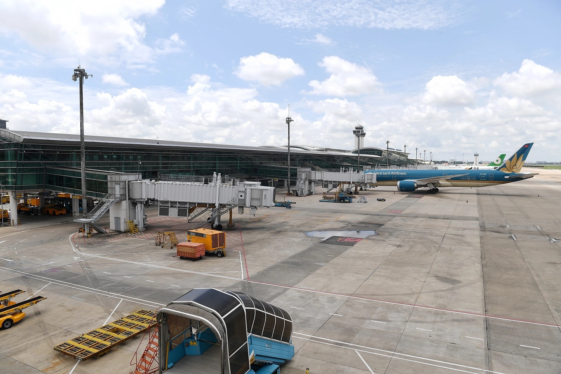 Moi phut se co mot chuyen bay o Tan Son Nhat dip Tet hinh anh