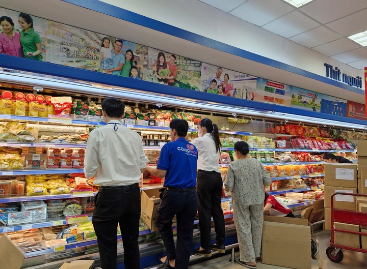 sieu thi het hang,  sieu thi tet anh 12