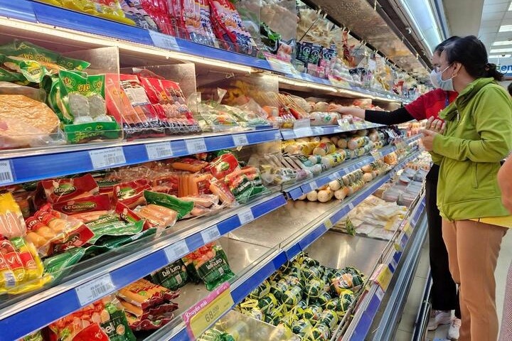 Sieu thi 29 Tet: Nhieu quay hai san, gio cha trong tron hinh anh