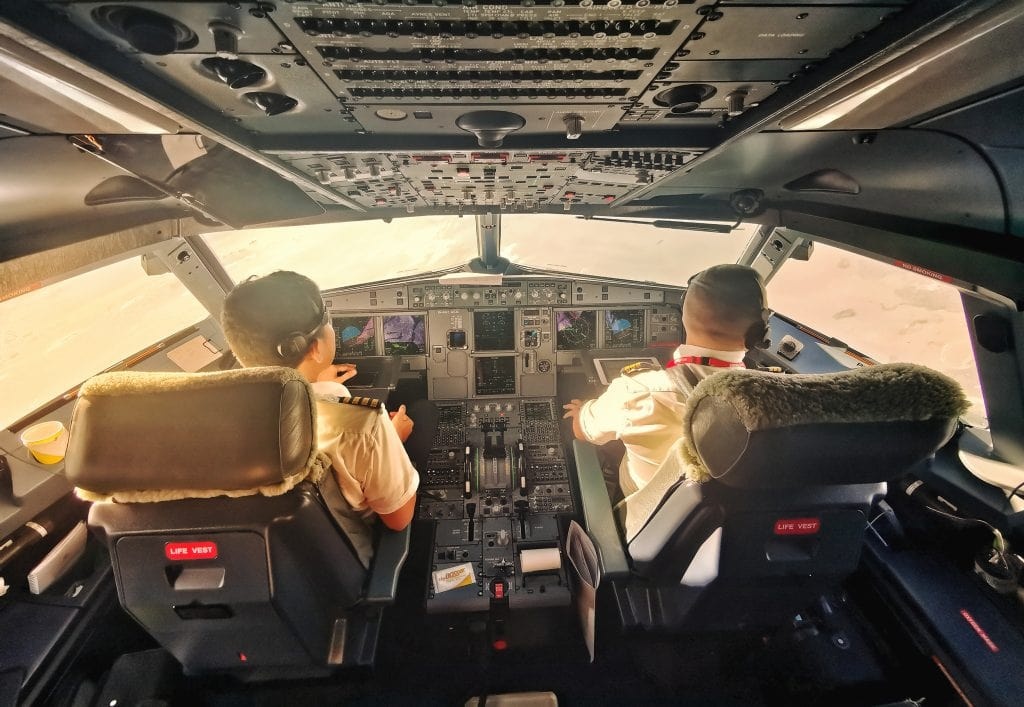 He lo muc luong phi cong Vietnam Airlines va Vietjet, gan nua ty/thang hinh anh