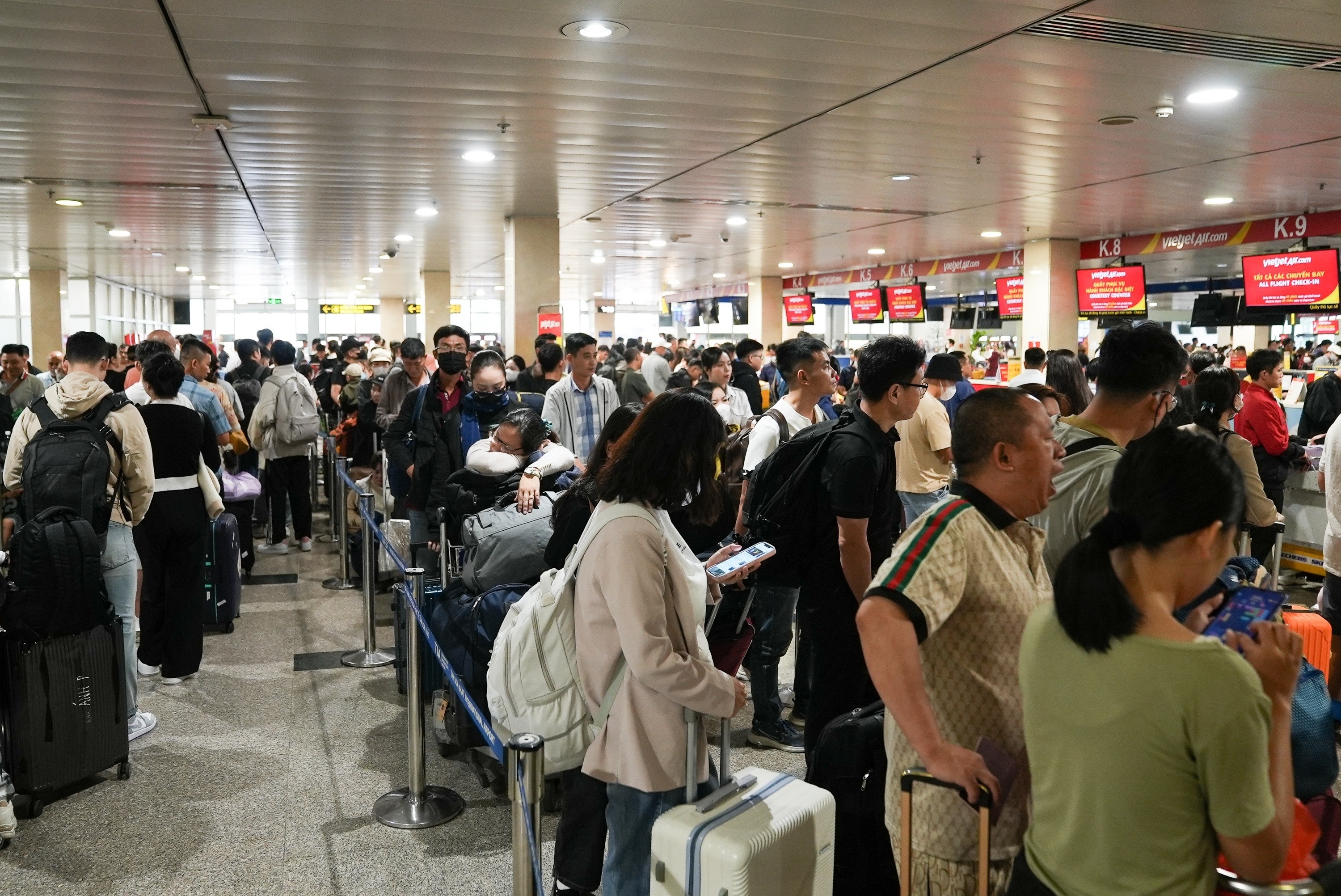 Sau Tet, bao gio gia ve may bay den TP.HCM giam? hinh anh