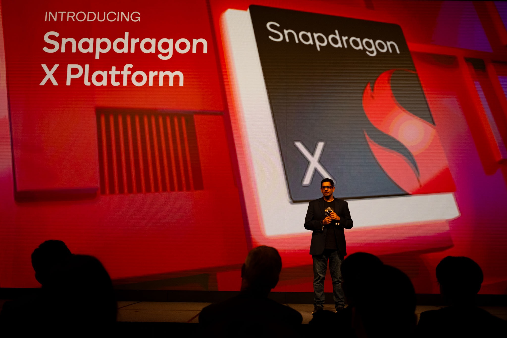 Qualcomm muon 'binh dan' may tinh AI, cung Viettel lam 5G o Viet Nam hinh anh