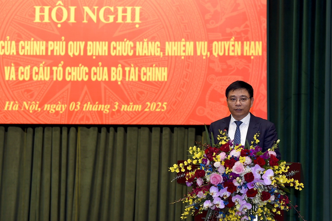 Bo Tai chinh giam 9.640 nguoi trong nam 2025 hinh anh