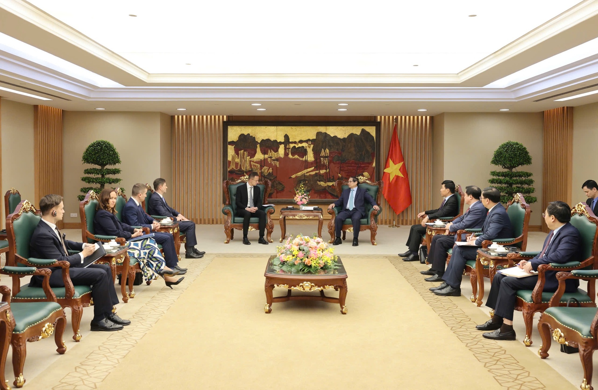 dien hat nhan,  nha may dien anh 2