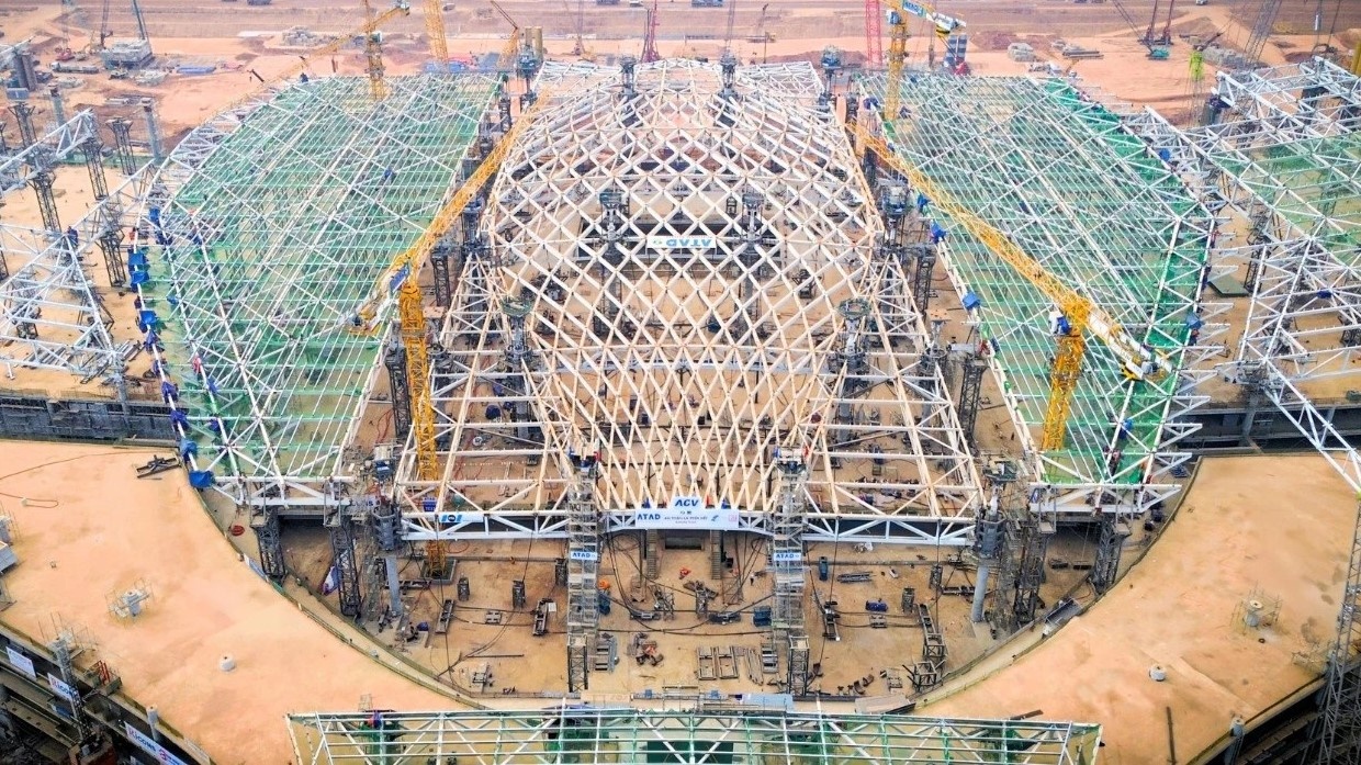 San bay Long Thanh hoan tat nang mai thep nha ga nang 5.300 tan hinh anh