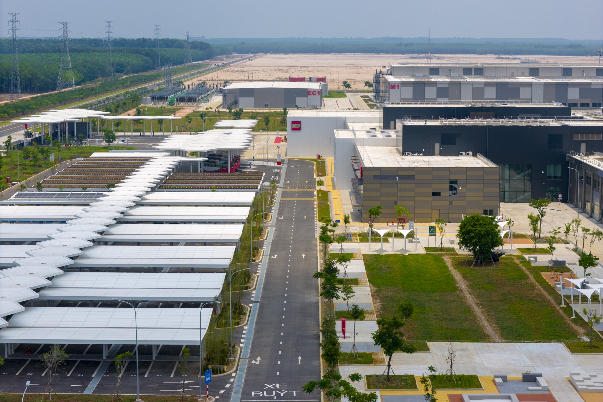 Ben trong nha may ty USD cua Lego o Binh Duong hinh anh