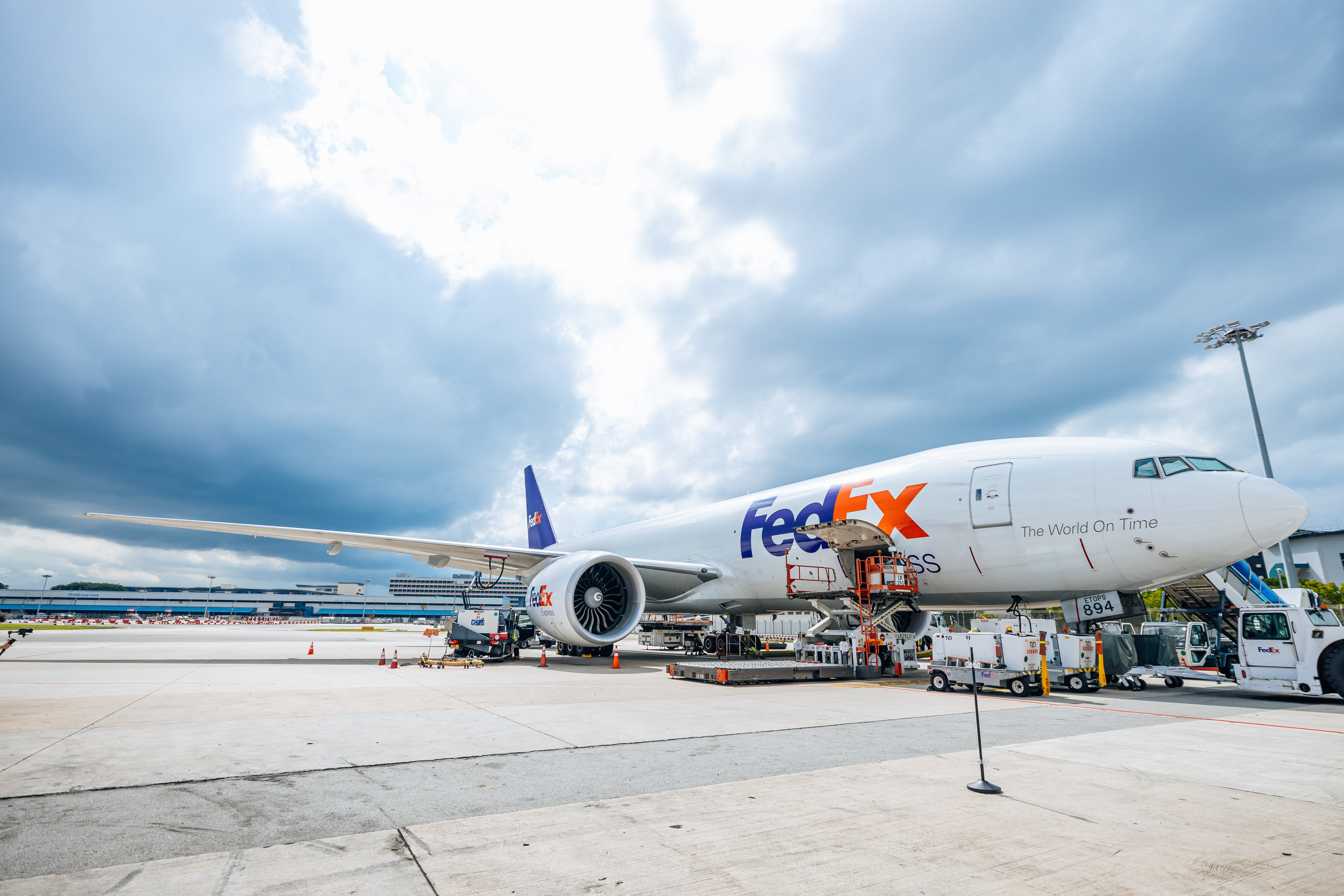 FedEx co duong bay moi chuyen hang Viet Nam den My nhanh hon hinh anh