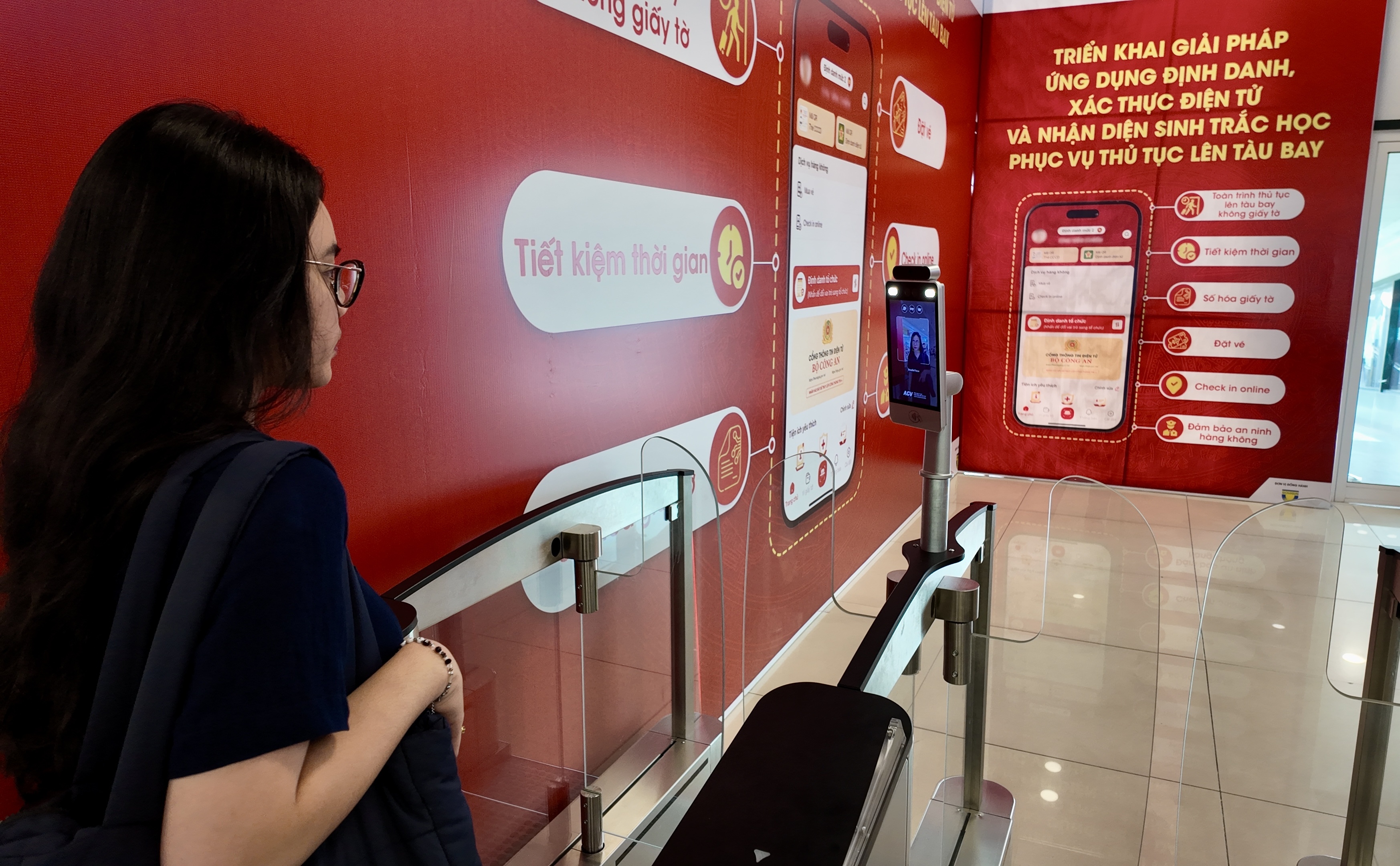 Khach Viet lan dau duoc lam thu tuc bay noi dia khong can giay to hinh anh