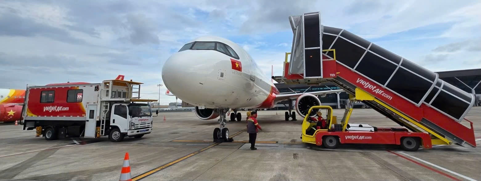 Cuc Hang hang khong yeu cau Vietjet dam bao dich vu mat dat hinh anh