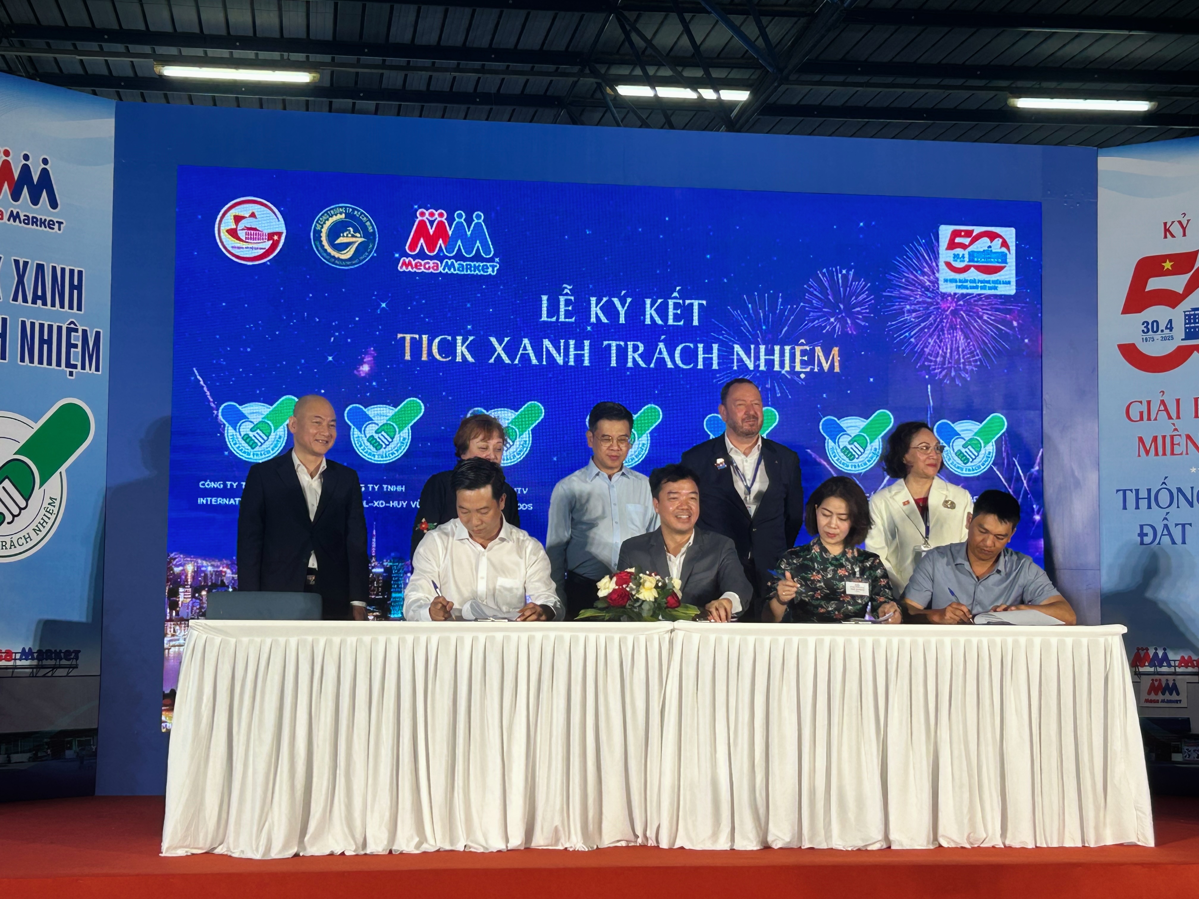 Them 7 nha cung cap tham gia 'Tick xanh trach nhiem' cua TP.HCM hinh anh