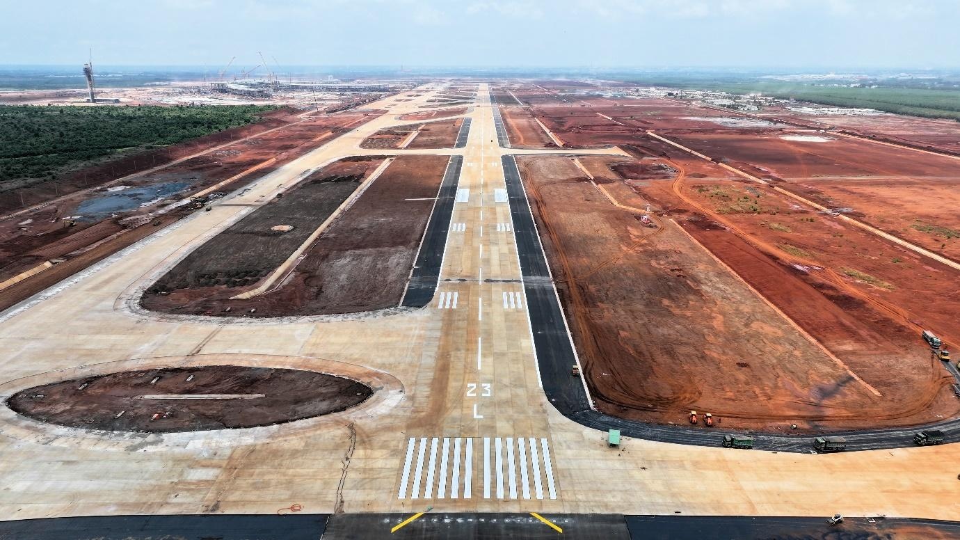 Hoan thanh xay dung duong bang san bay Long Thanh hinh anh