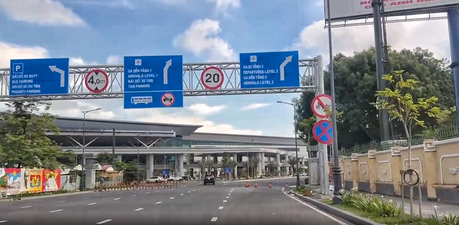 VNA,  di chuyen,  san bay anh 2