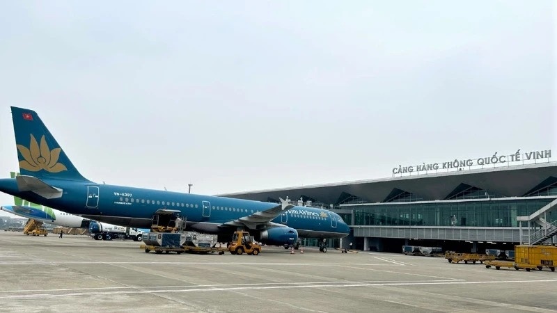 Khach bay Vietnam Airlines duoc hoan tien do san bay Vinh dong cua hinh anh