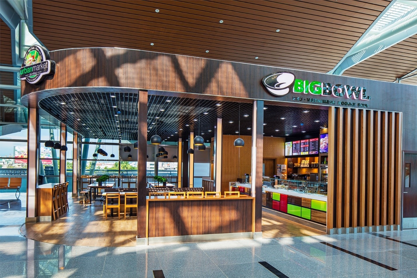 Vi sao banh mi, bun pho san bay co gia 200.000-700.000 dong/suat? hinh anh