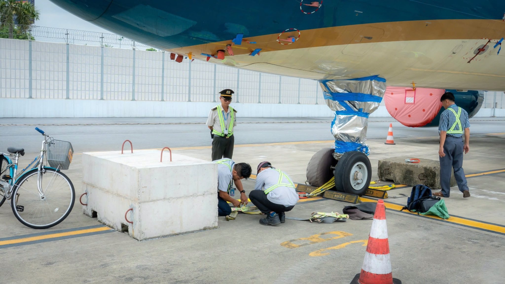 San bay Noi Bai, Van Don chang neo may bay chong bao so 3 hinh anh